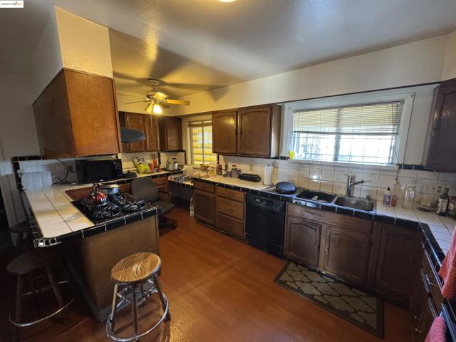 1953 102nd Ave, Oakland CA: https://media.crmls.org/mediaz/e72eebbf-1a9a-4a72-bbfb-839db4466360.jpg