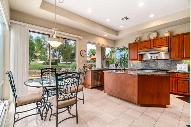 75063 Spyglass Drive, Indian Wells CA: https://media.crmls.org/mediaz/e72f4290-d1e8-4c1c-b2ab-02967710dd03.jpg