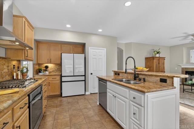 Detail Gallery Image 17 of 42 For 161 Willow Meadow Pl, Escondido,  CA 92027 - 3 Beds | 3 Baths