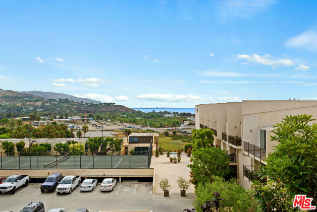 23908 De Ville Way, Malibu CA: https://media.crmls.org/mediaz/e730a50a-8af0-4bbd-8eed-b4241f600a3f.jpg