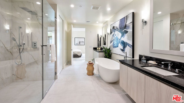 425 N Palm Drive, Beverly Hills CA: https://media.crmls.org/mediaz/e730befe-18f5-4cb3-a31d-5d68358f27b7.jpg