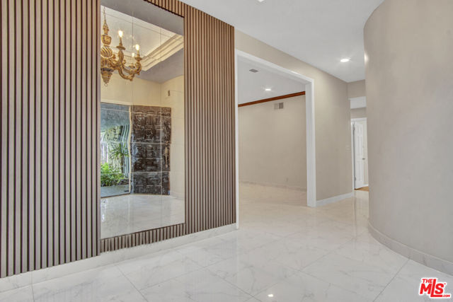 11410 Canton Drive, Studio City CA: https://media.crmls.org/mediaz/e730ddae-1c17-453f-9b38-7b1178fa8812.jpg