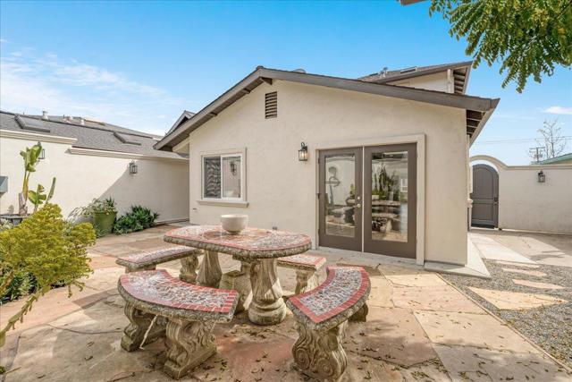 22011 E Cliff Drive, Santa Cruz CA: https://media.crmls.org/mediaz/e73120a1-cb02-433a-bbfd-2e3e11f0a382.jpg