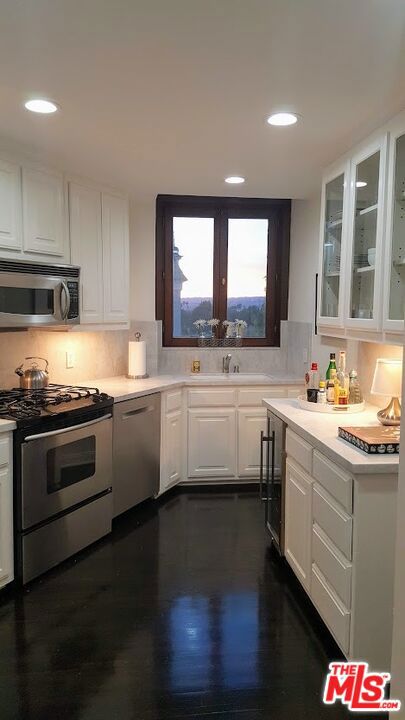 316 N Rossmore Avenue, Los Angeles CA: https://media.crmls.org/mediaz/e7313486-dbba-42dc-8675-17ad33562fa7.jpg