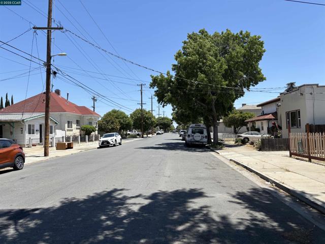 415 W 9Th St, Antioch CA: https://media.crmls.org/mediaz/e7317112-caf1-4e20-ab97-36f35e37fc00.jpg