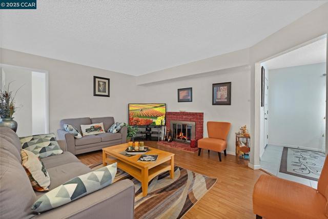 19 Haviland Ct., San Pablo CA: https://media.crmls.org/mediaz/e7317870-e674-4c99-a9fe-0f3713591124.jpg