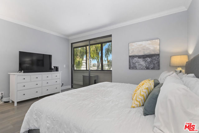 310 Tahiti Way, Marina del Rey CA: https://media.crmls.org/mediaz/e7318baa-fd2a-4ed9-ade0-7f46622bab28.jpg
