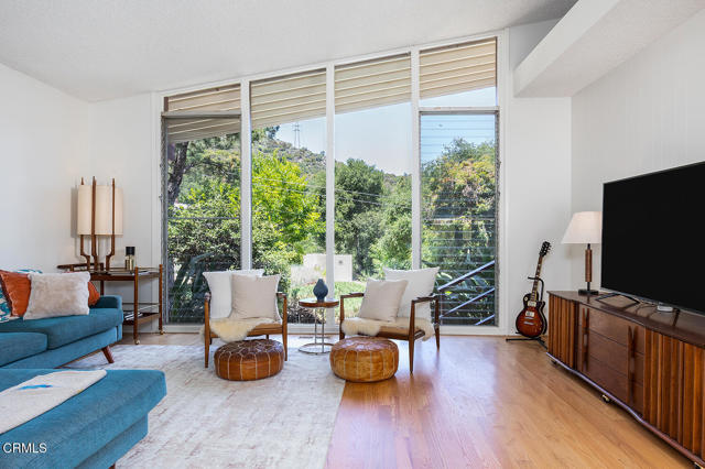 304 Mesa Lila Road, Glendale CA: https://media.crmls.org/mediaz/e731aabf-b384-4135-9879-07226fe296b6.jpg