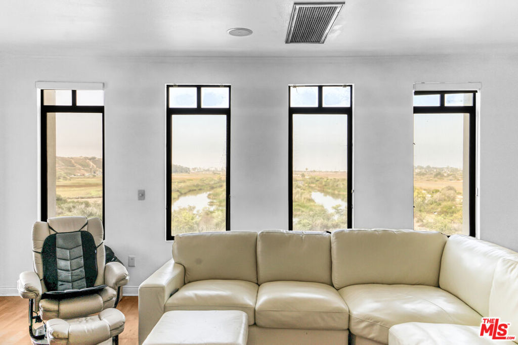 MLS #25587815 image #18