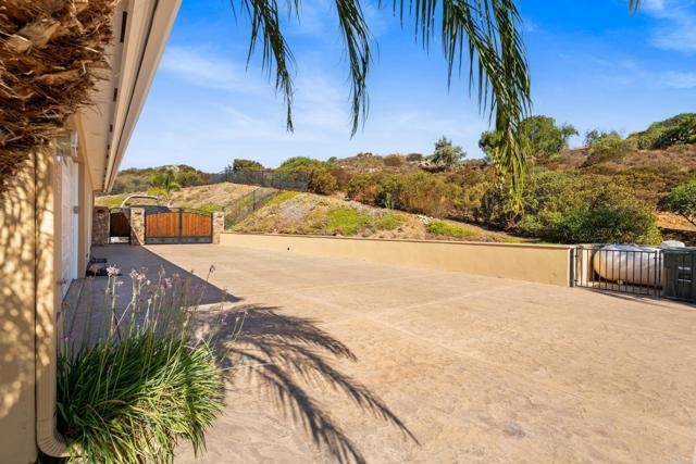 2772 Firebrand Drive, Alpine CA: https://media.crmls.org/mediaz/e732529a-37fb-476d-a27b-a386ff49739f.jpg
