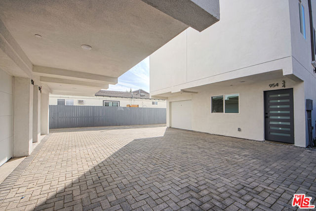 954 N Kingsley Drive, Los Angeles CA: https://media.crmls.org/mediaz/e7325b5e-5f78-48e3-8eaf-d89a6b1114e7.jpg