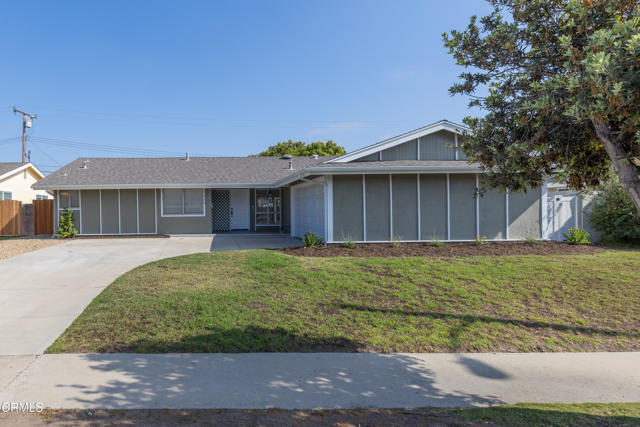 1660 Hobart Drive, Camarillo CA: https://media.crmls.org/mediaz/e7329817-cb2e-45bb-ab99-405cf88bd6a2.jpg