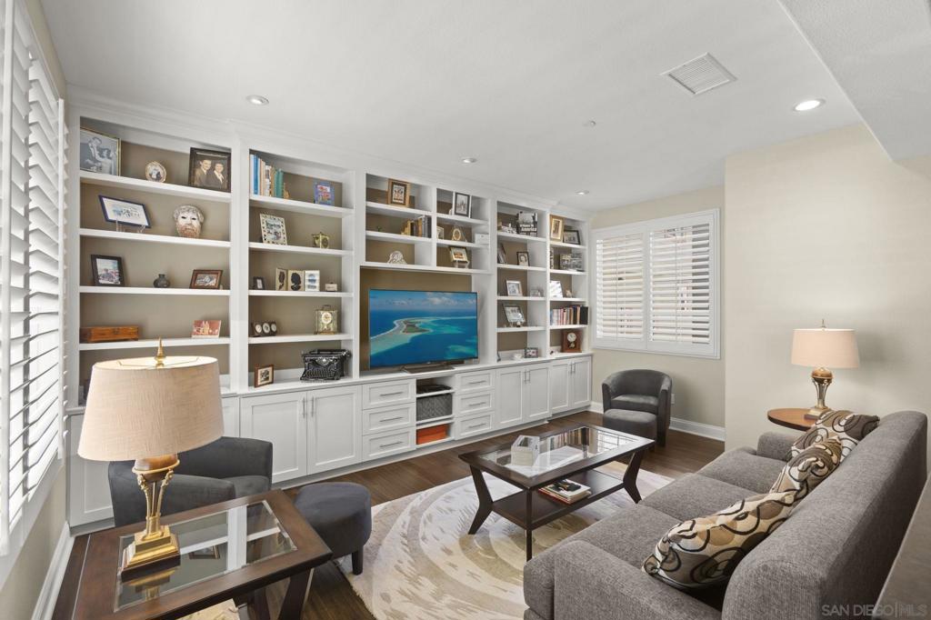 1056 Pearl - photo 9