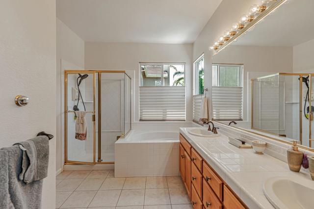 975 Oak Brook Way, Gilroy CA: https://media.crmls.org/mediaz/e7330406-5f9e-47ff-a0f8-c759294d701d.jpg