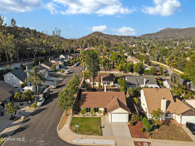 898 Oakmound Avenue, Newbury Park CA: https://media.crmls.org/mediaz/e7339cbe-b501-4688-8bce-6d1ce3b0bd07.jpg