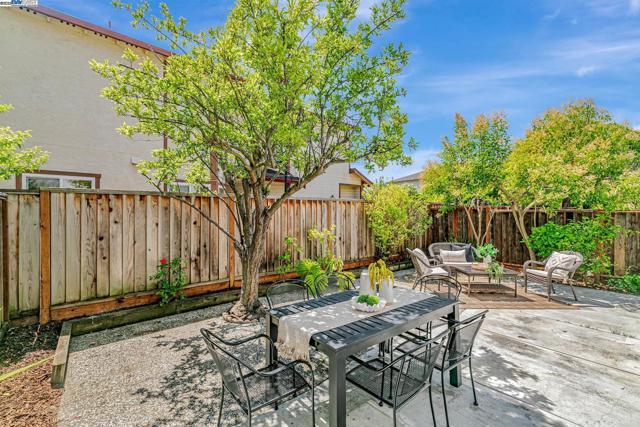 4772 Mendocino Ter, Fremont CA: https://media.crmls.org/mediaz/e733a8c1-3943-4da3-af1b-5d1c5ad38703.jpg