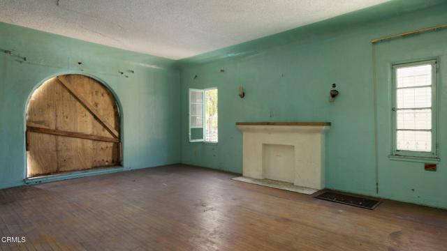 Detail Gallery Image 7 of 20 For 4523 W 18th St, Los Angeles,  CA 90019 - 2 Beds | 1 Baths