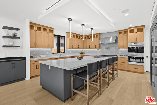 2631 Castle Heights Place, Los Angeles CA: https://media.crmls.org/mediaz/e734ba96-174b-4482-ac0f-9a3bf2372603.jpg