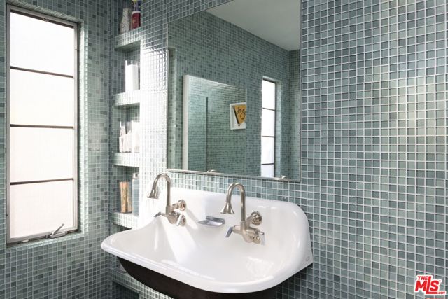 1259 S Bedford Drive, Los Angeles CA: https://media.crmls.org/mediaz/e734e32f-afb2-400c-bcf7-131b1cf553ed.jpg