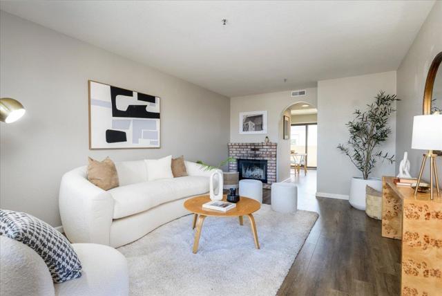 2355 Beach Boulevard, Pacifica CA: https://media.crmls.org/mediaz/e7350653-12c0-406b-8f9f-8ab5a5e28f29.jpg