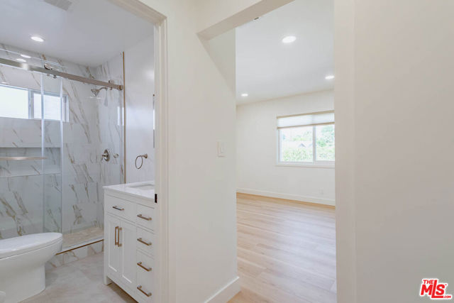 6627 Ranchito Avenue, Valley Glen CA: https://media.crmls.org/mediaz/e7350730-9a10-4d06-99f4-b5699e235a9c.jpg
