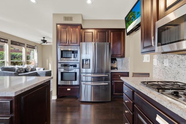 Detail Gallery Image 11 of 74 For 2223 Rock View Glen, Escondido,  CA 92026 - 4 Beds | 2/1 Baths