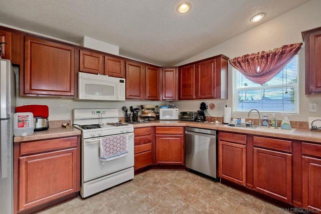 13162 Highway 8 Business, El Cajon CA: https://media.crmls.org/mediaz/e73643ee-18ea-423b-9ed9-a6fadd744e1e.jpg