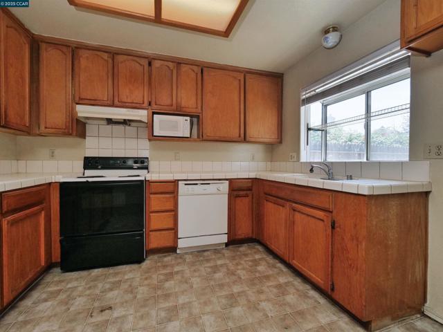 4212 Dunster Drive, Salida CA: https://media.crmls.org/mediaz/e7365724-c53b-457f-b1e1-ce9656d3e128.jpg