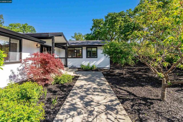 2424 San Miguel Dr, Walnut Creek CA: https://media.crmls.org/mediaz/e736ac41-086c-4d9c-b529-296f4eae95a6.jpg