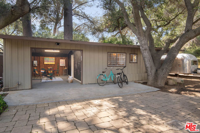 886 Camino Colibri, Calabasas CA: https://media.crmls.org/mediaz/e7371712-4545-4d27-bb99-6d54b9c5281b.jpg