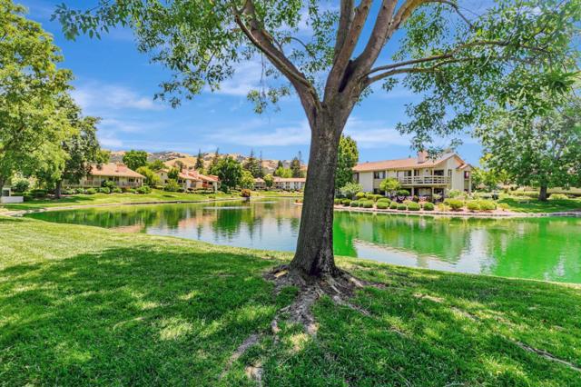 8377 Riesling Way, San Jose CA: https://media.crmls.org/mediaz/e7375dd5-0845-4e83-9fcb-490db6efaeca.jpg