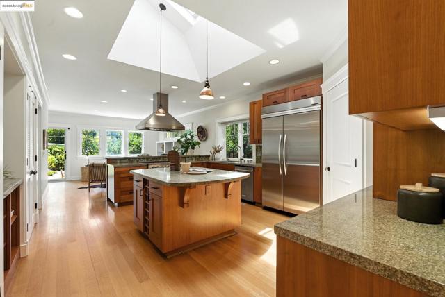 1020 Channing Ave, Palo Alto CA: https://media.crmls.org/mediaz/e7377e68-a83d-4a66-896a-4d1be9895c45.jpg