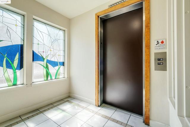 389 Belmont St, Oakland CA: https://media.crmls.org/mediaz/e737d9af-1c85-404e-b9e4-d9dd1962357d.jpg