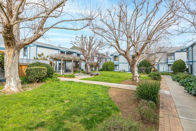 1925 46th Avenue, Capitola CA: https://media.crmls.org/mediaz/e737df58-b8e4-42bf-b1ce-43ca0391e5f0.jpg