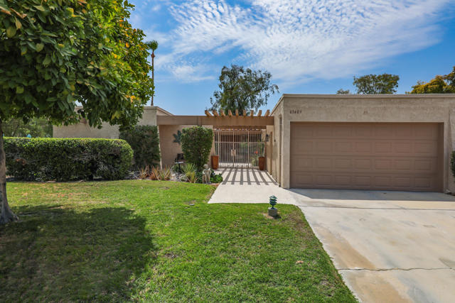 Image 27 of 40 For 43409 Lacovia Drive