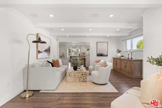 7322 W 91st Street, Los Angeles CA: https://media.crmls.org/mediaz/e738b922-601a-4244-a2b4-62f2543e608e.jpg