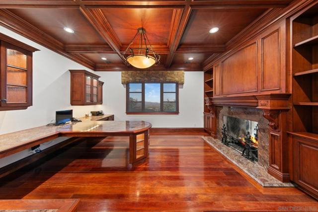 15707 Blue Crystal Trl, Poway CA: https://media.crmls.org/mediaz/e738c326-dfda-4d21-a8dc-c0794d46e8f0.jpg