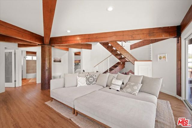 1746 Deerhill Trail, Topanga CA: https://media.crmls.org/mediaz/e738e052-e6ab-4c0c-844d-62291ccfc80f.jpg