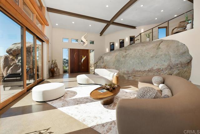 10027 Tall Oak Drive, Escondido CA: https://media.crmls.org/mediaz/e739a221-ae9f-44ed-97d5-021d8a398d35.jpg