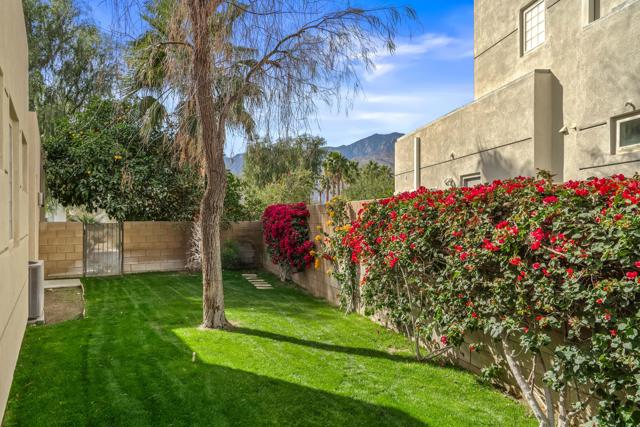 4315 Vantage Lane, Palm Springs CA: https://media.crmls.org/mediaz/e739d89d-4658-47da-bc56-3a8c7b5f2b5c.jpg