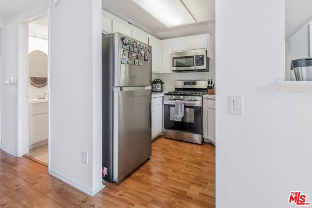 11150 Glenoaks Boulevard, 73 photo 6