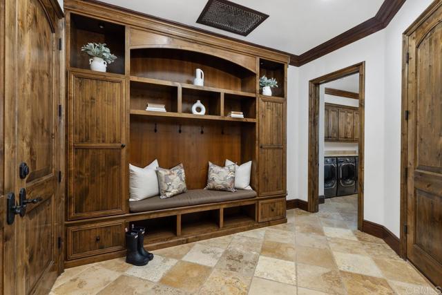 5015 Rancho Quinta Bend, San Diego CA: https://media.crmls.org/mediaz/e73a3726-75a5-4e8d-894f-91b05c094351.jpg
