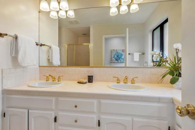 3709 Kenwood Avenue, San Mateo CA: https://media.crmls.org/mediaz/e73ac363-3712-4088-8075-dbe326ef38b9.jpg