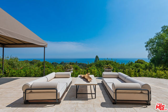 27931 Winding Way, Malibu CA: https://media.crmls.org/mediaz/e73ad5c0-39b1-4add-8520-2df0579a7087.jpg