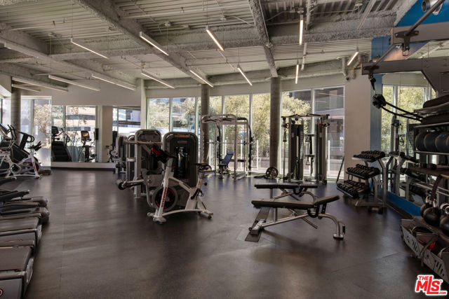 901 S Flower Street, Los Angeles CA: https://media.crmls.org/mediaz/e73b904b-3ee4-4133-81dc-658508b64863.jpg
