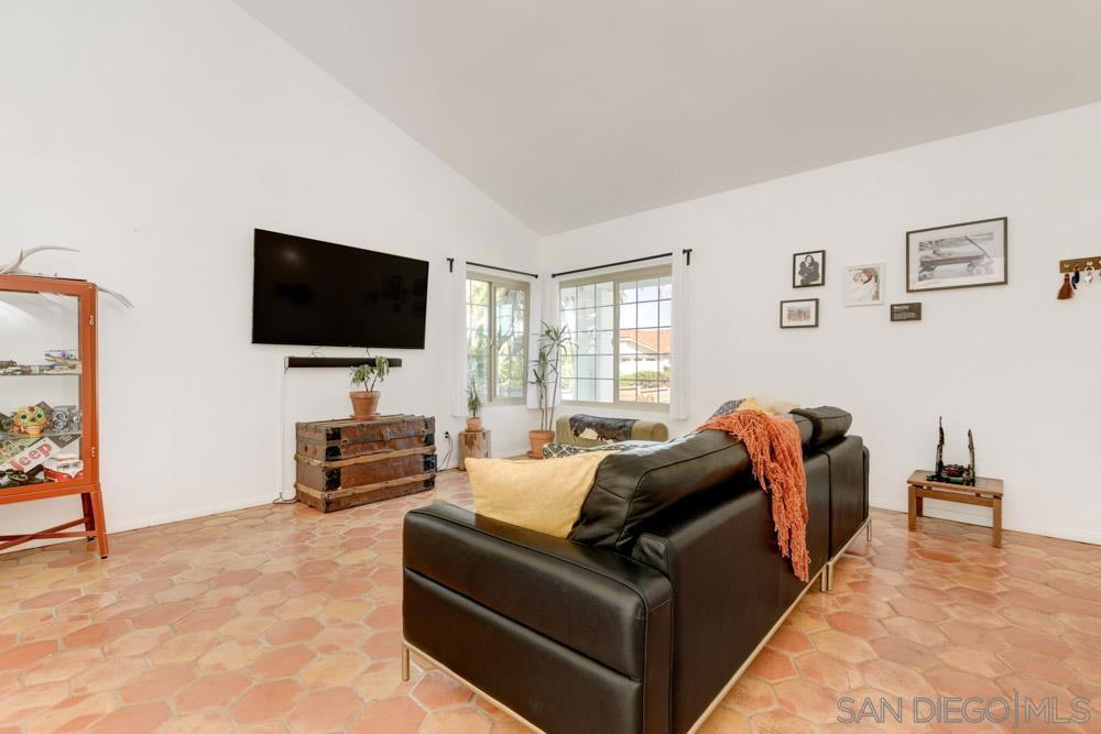 2735 Waterbury Way - photo 4