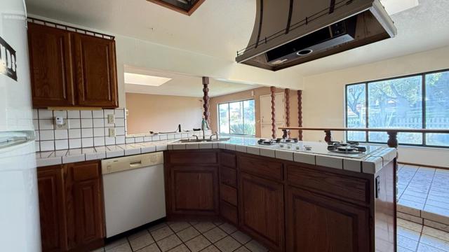 271 Paul Avenue, Salinas CA: https://media.crmls.org/mediaz/e73c252d-4fa7-4f1f-b8df-e90cae0ffd0b.jpg