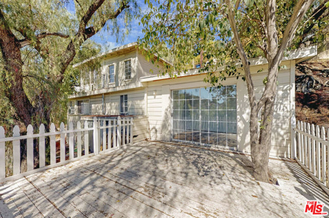 627 Dimmick Drive, Los Angeles CA: https://media.crmls.org/mediaz/e73c5b4b-d19c-42ea-b100-f002e253d1cb.jpg