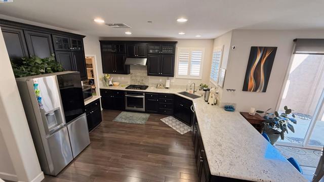 131 Lusitano Way, Gilroy CA: https://media.crmls.org/mediaz/e73ca628-8b26-4586-a650-910595a2f66a.jpg