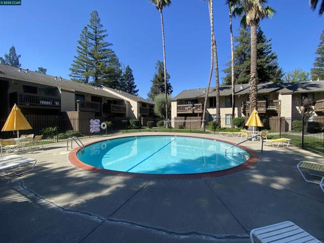 2730 Oak Road, Walnut Creek CA: https://media.crmls.org/mediaz/e73cb206-942f-4433-9446-93df32730cee.jpg